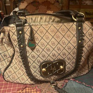 Dooney and Bourke Should and handbag